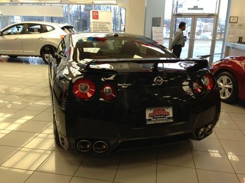 2014 nissan gt-r premium 2dr automatic