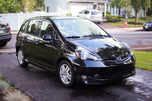 2007 honda fit sport hatchback 4-door 1.5l one owner no problems