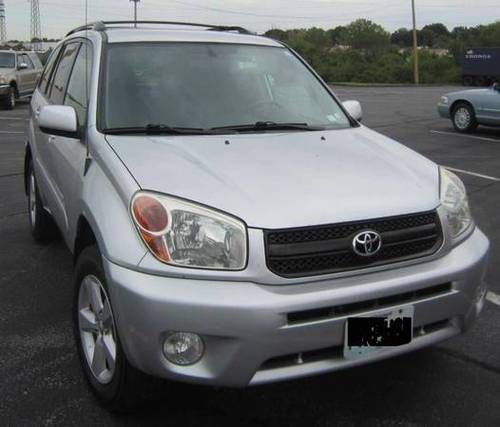 2004 toyota rav4, silver, excellent condition, 146k, clean, no smoke/pets rav 4