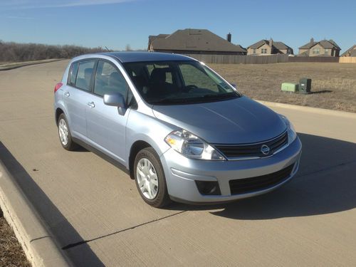 2012 nissan versa low miles! like new!