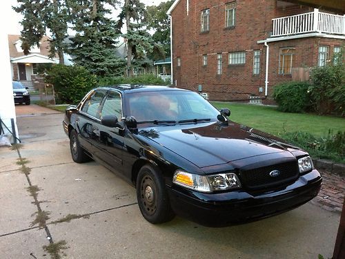 2003 Ford Crown Victoria Police Interceptor Sedan 4-Door 4.6L P71 CROWN VIC, image 3
