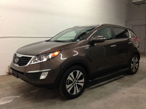 2012 kia sportage ex awd sport utility 4-door 2.4l. **only 2425 miles**