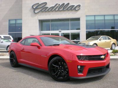 Zl1 580hp v8 * only 14k mi * 20" wheels * 6spd manual * sunroof * wow!