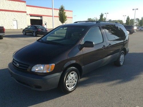 2002 toyota sienna ce