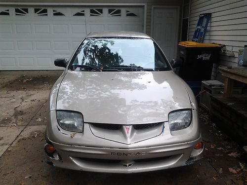 2002 pontiac sunfire se sedan 4-door 2.2l