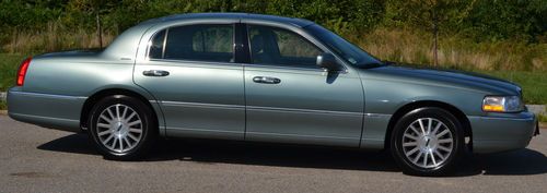 2003 lincoln town car "limited" signature-navigation