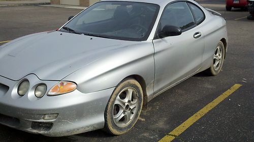 2001 hyundai tiburon 183,610 actual miles  have key  starts &amp; runs