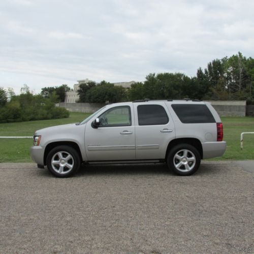 09 tahoe ltz slvr/gry 2wd nav roof tv 8 pass 20&#039;s immac