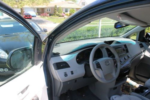 2011 Toyota Sienna LE Mini Passenger Van 5-Door 2.7L, US $12,000.00, image 6