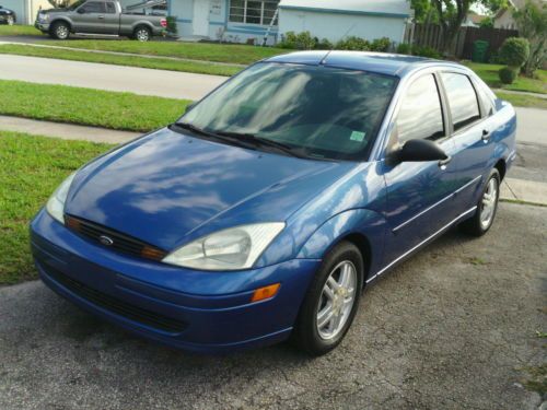 2002 ford focus se sedan 4-door 2.0l