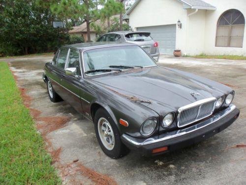 1986 antique jaguar xj6 dark gray