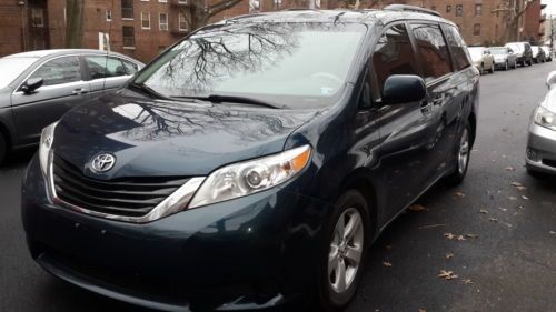 2011 toyota sienna le mini passenger van 5-door 3.5l