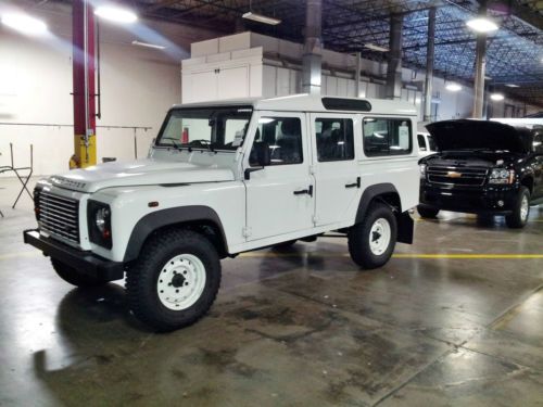 2012 new land rover defender diesel (tdi cdi) .... only 14 miles.