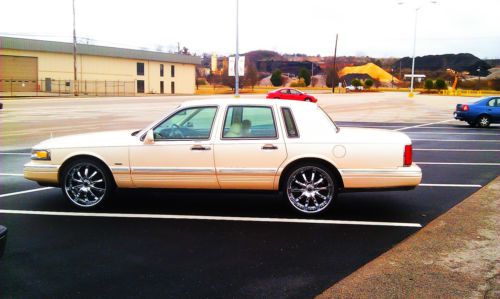 Lincoln on 22&#039;s  this is the cartier with all options except sunroof.