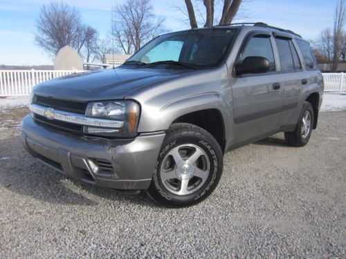 2005 chevy trailblazer 4x4 minor storm damage drives great &#034;rebuildable salvage&#034;