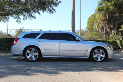 2006 dodge magnum srt8 wagon 4-door 6.1l