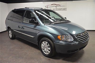 2005 chrysler town &amp; country touring power doors