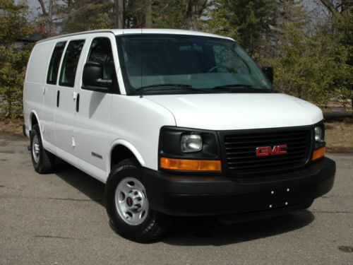 2005 gmc savana one ton cargo van / exceptionally clean  /