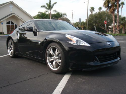 Black on black 370z touring with navigation &amp; sports pkg low miles runs great