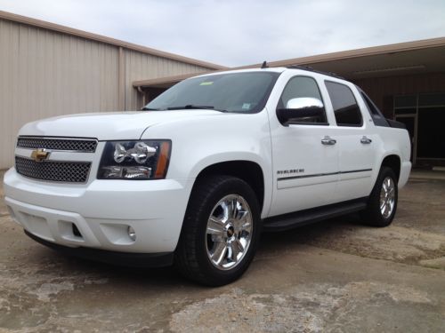 Extra clean ltz low mileage 1-owner well serviced dvd sunroof back up camera