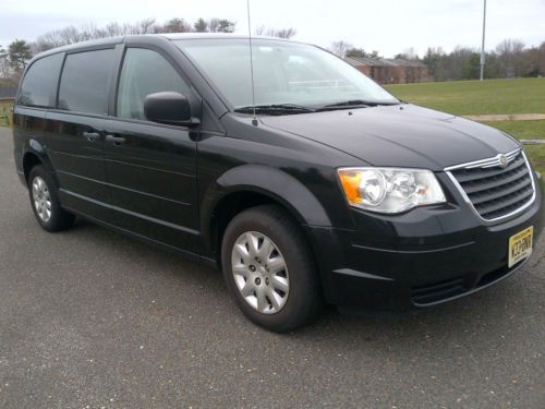 Chrysler town and country 2008 3.3l v6 excellent condition!! w/stow &amp; go seats