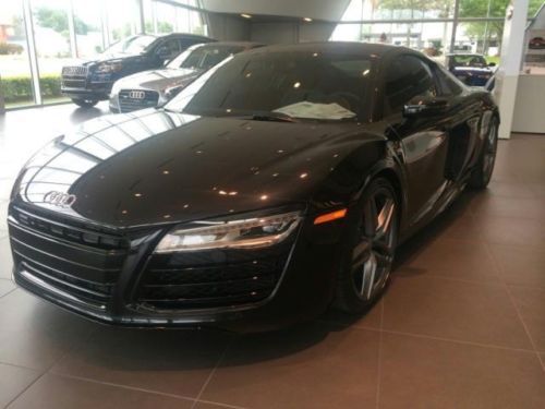 2014 audi r8  cpe 5.2 bluetooth awd 10 cylinder engine 5.2 6-speed m/t