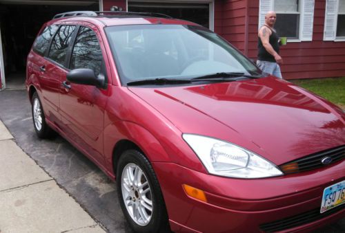 2002 ford focus wagon, clean runs great