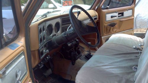 1979 CHEVY SUBURBAN 4X4, image 2