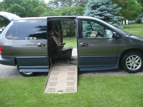 1998 dodge grand caravan with braun handicap powered side  ramp