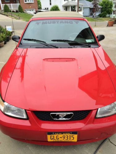 1999 ford mustang gt convertible 2-door 4.6l/excellent condition/l@@k/very nice