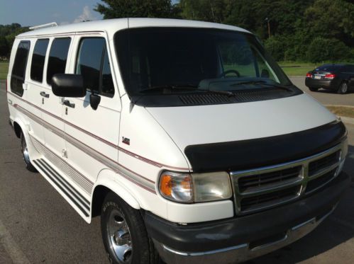 95&#039; dodge ram 2500 magnum disability handicap van w/ wheelchair lift *low miles*