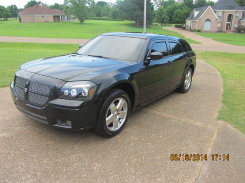 2005 dodge magnum sxt wagon 4-door 3.5l awd