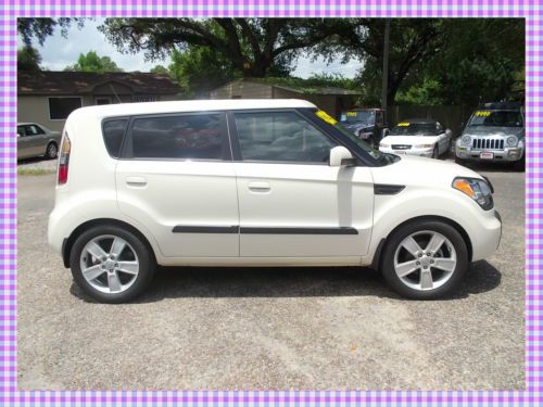 2010 kia soul plus hatchback 4-door 2.0l (low reserve!!)