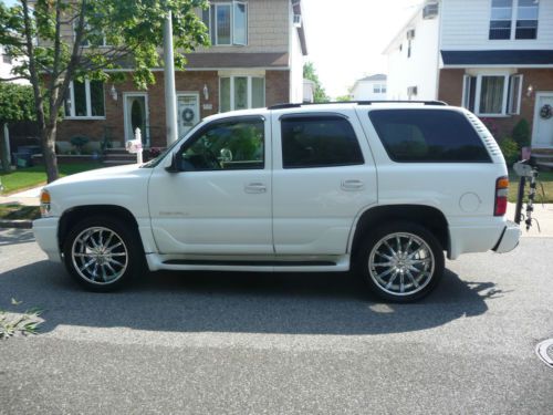 2002 gmc yukon denali  fully loaded extra options must see !!!!!