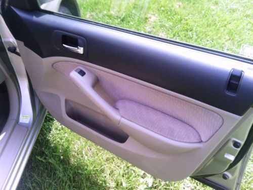 2003 Honda Civic Hybrid Sedan 4-Door 1.3 low reserve salvage excellent condition, image 12