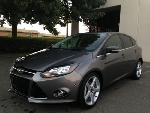2013 ford focus titanium hatchback only 3k miles!! 18&#034; rims **no reserve*