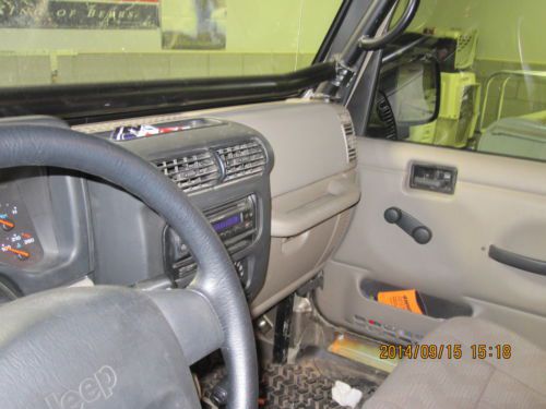 2004 Jeep Wrangler Rubicon Sport Utility 2-Door 4.0L, image 14