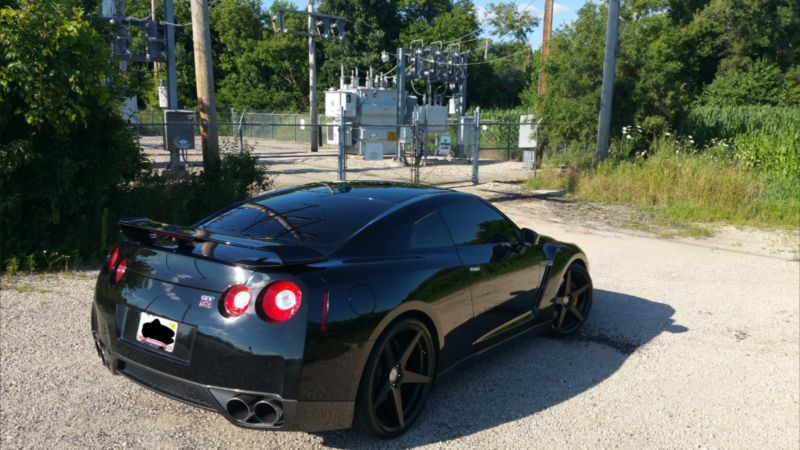 2009 nissan gt-r