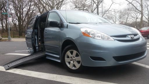 2010 toyota sienna le braun mobility wheelchair accessible |   $13,995