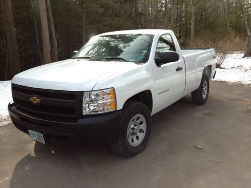 Chevrolet silverado 1500hd reg. cab, long bed 4x4 v-8 low miles, great truck!!!!