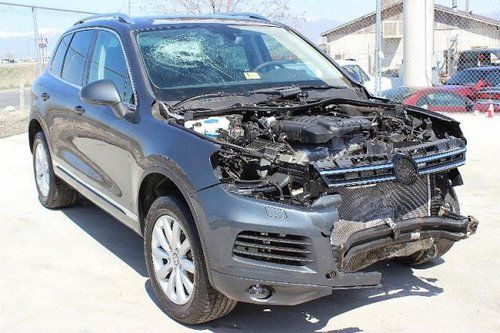 2012 volkswagen touareg vr6 fsi damaged salvage runs! loaded only 9k miles l@@k!