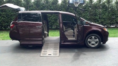 2011 honda odyssey touring elite mini passenger van 4-door 3.5l