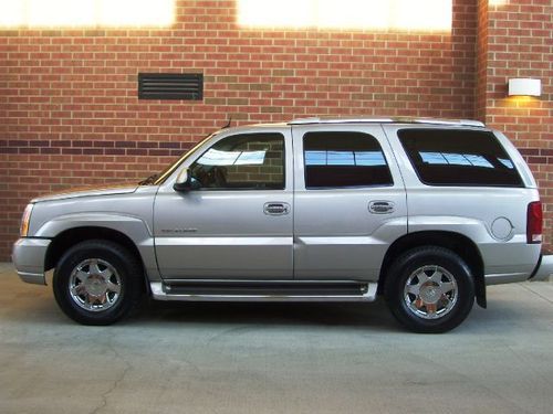 2005 cadillac escalade awd  58000 miles !!!!!,   nav,  tv/dvd, moonroof