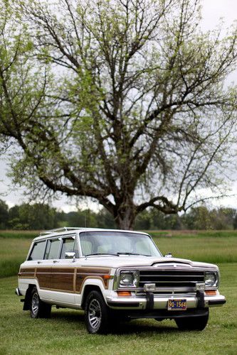 Grand wagoneer wood grain survivor olympic white stunning condition rust free