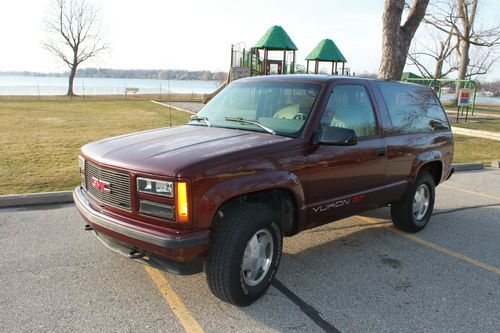 1993 gmc yukon gt 4x4, 2 door, dark red / grey - great shape