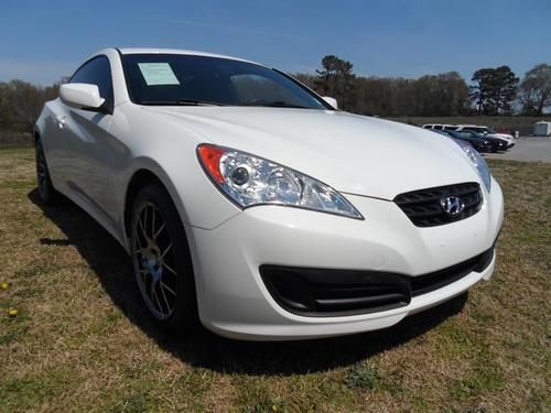 2011 hyundai genesis coupe 2.0t...we finance!!