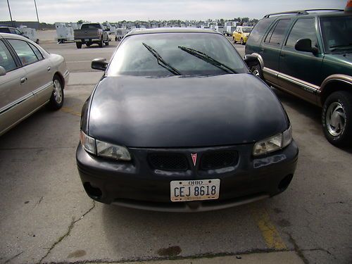 2000 pontiac grand prix gtp sedan 4 dr  black