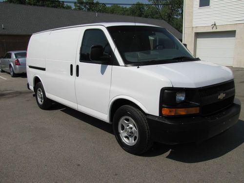 Chevrolet express g1500 cargo van!!! work truck, autocheck, shelves!!!