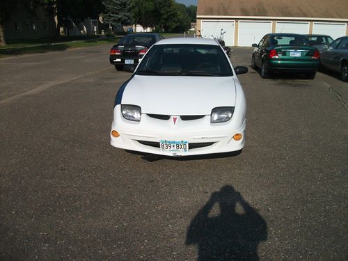 2000 Pontiac Sunfire SE Sedan 4-Door 2.2L Auto Trans, image 2
