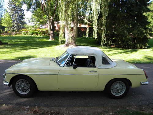1967 MGB 1800 Convertible, image 3